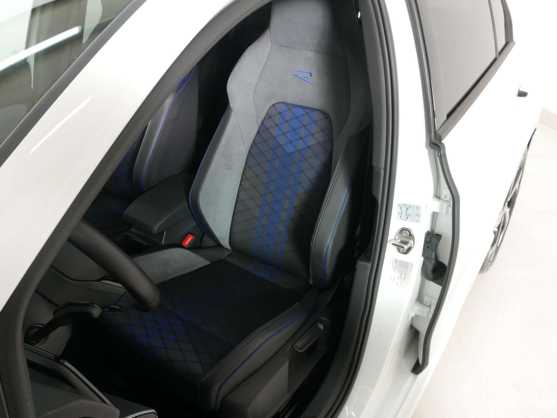 VOLKSWAGEN Golf, photo 15 sur 17