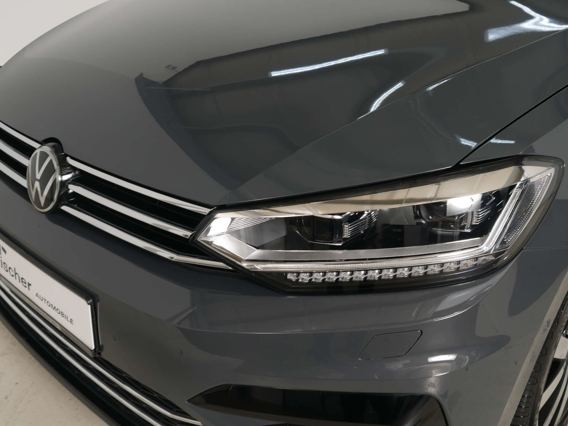 VOLKSWAGEN Touran, photo 2 sur 17