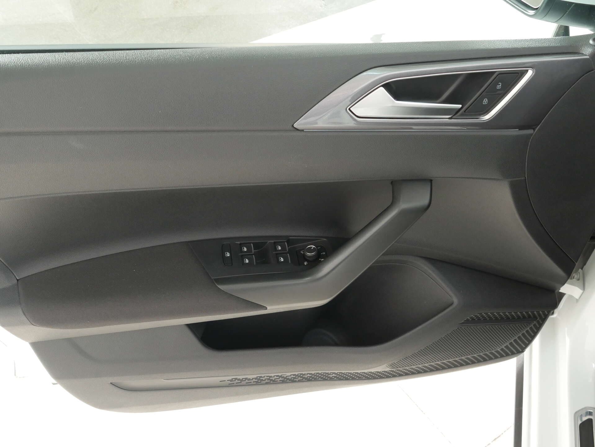 VOLKSWAGEN Polo, photo 15 sur 17