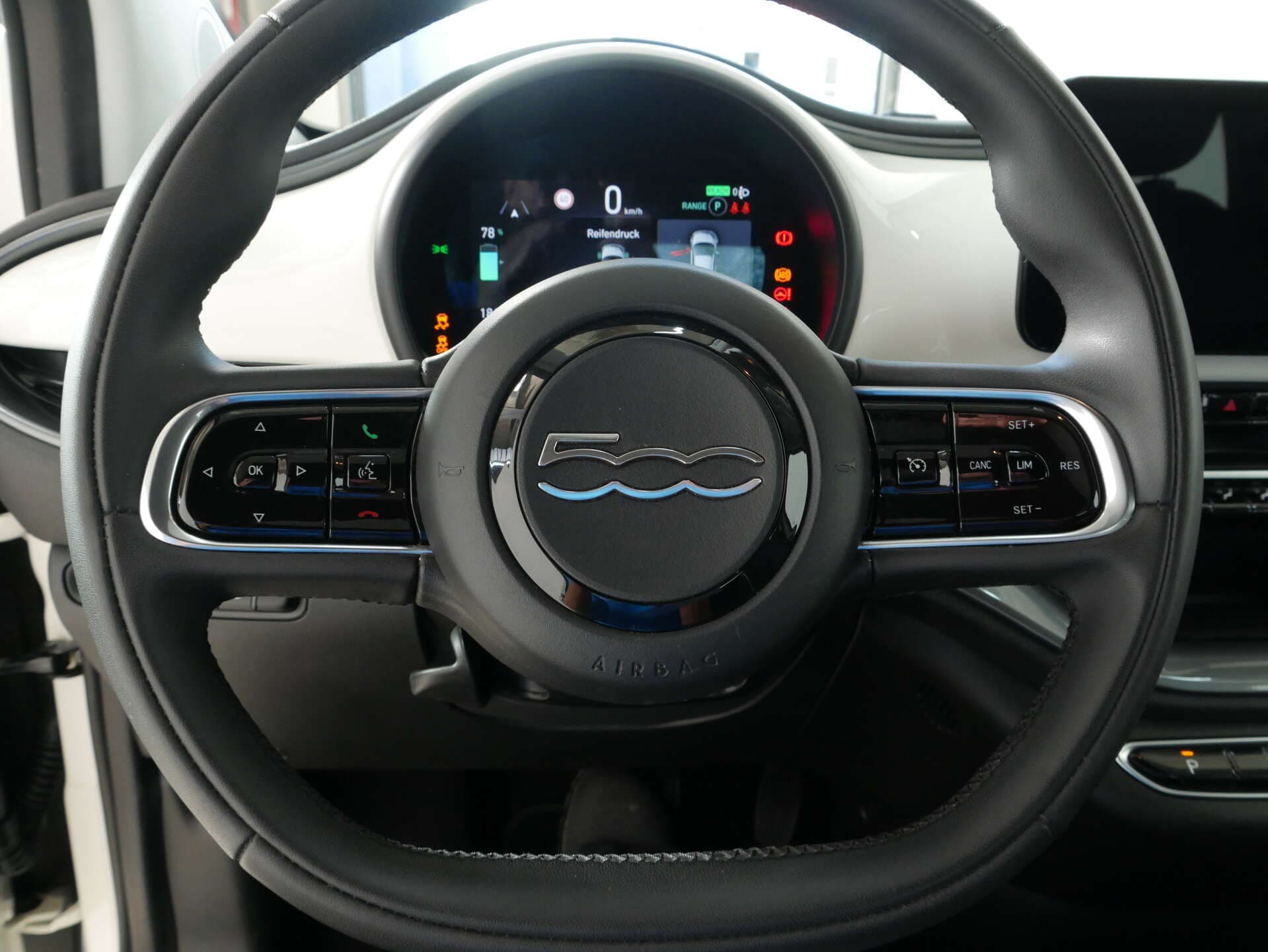 FIAT 500e Cabrio, photo 13 sur 17