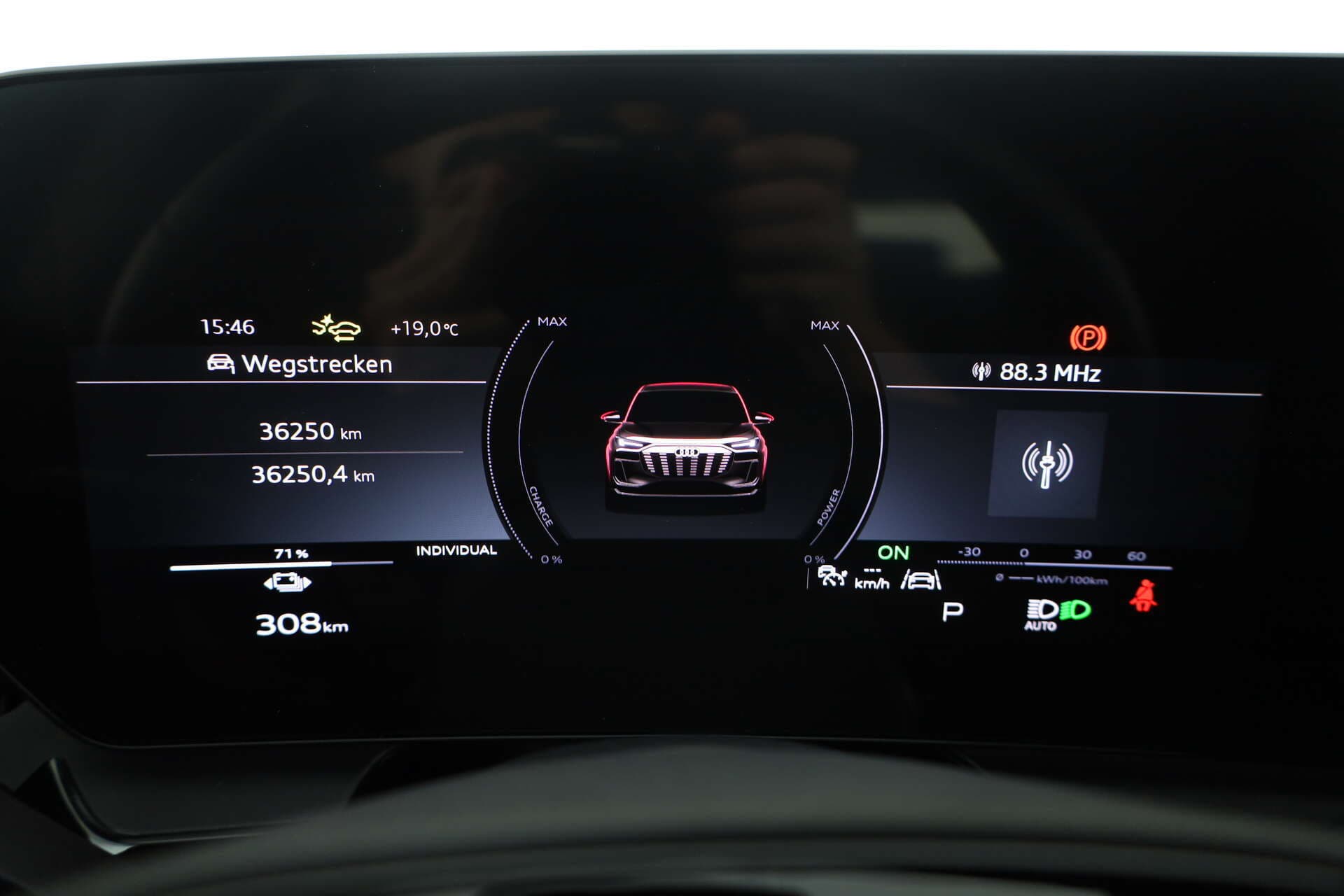 AUDI Q6 SUV, photo 12 sur 17