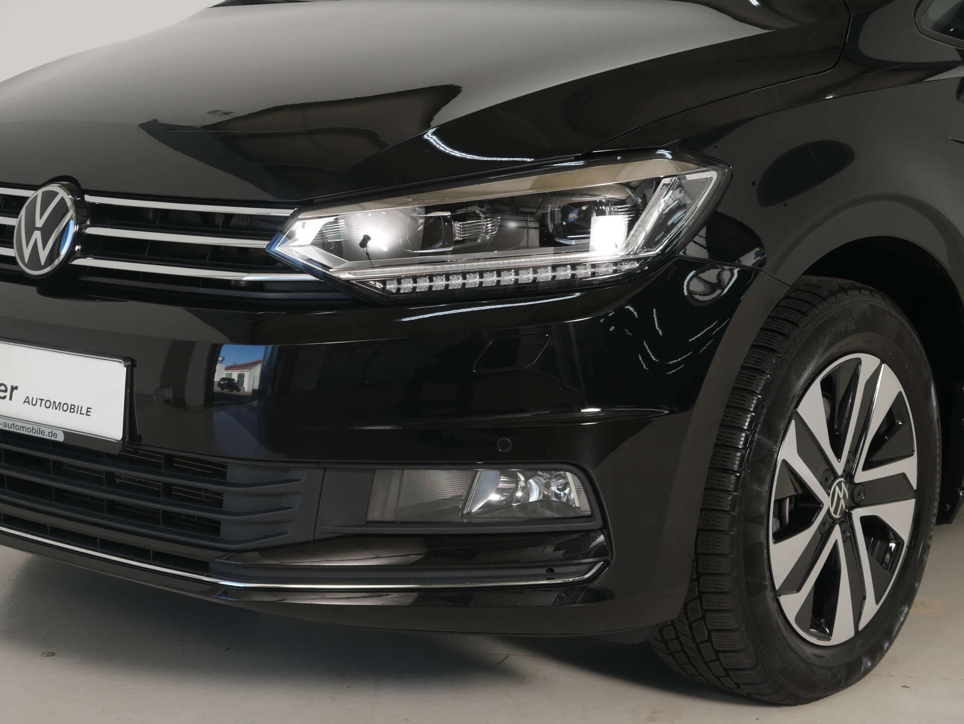 VOLKSWAGEN Touran, photo 2 sur 17