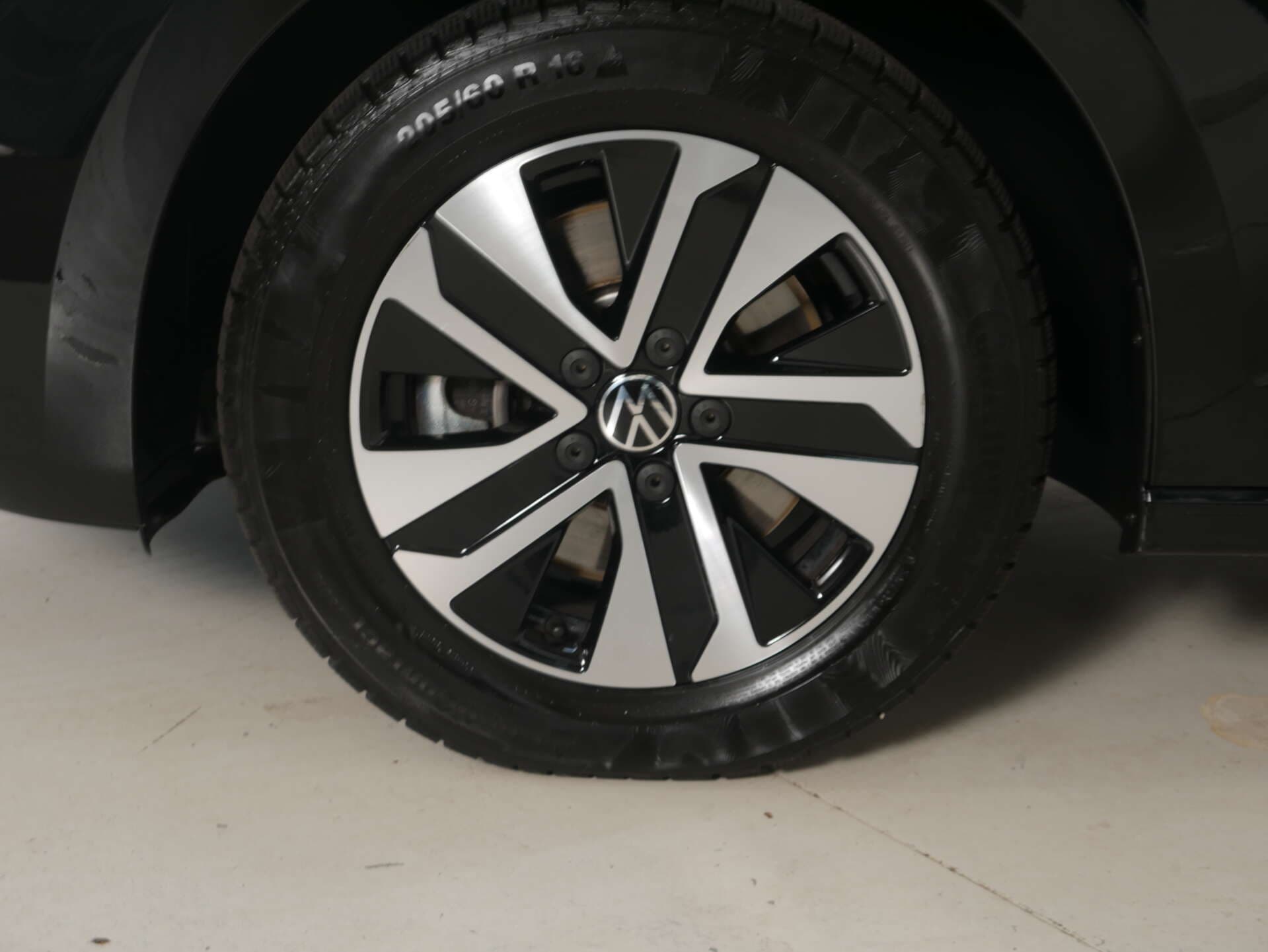 VOLKSWAGEN Touran, photo 3 sur 17