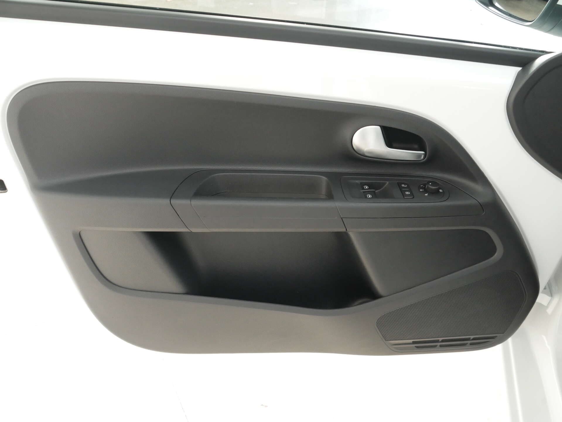 VOLKSWAGEN Up, photo 14 sur 17