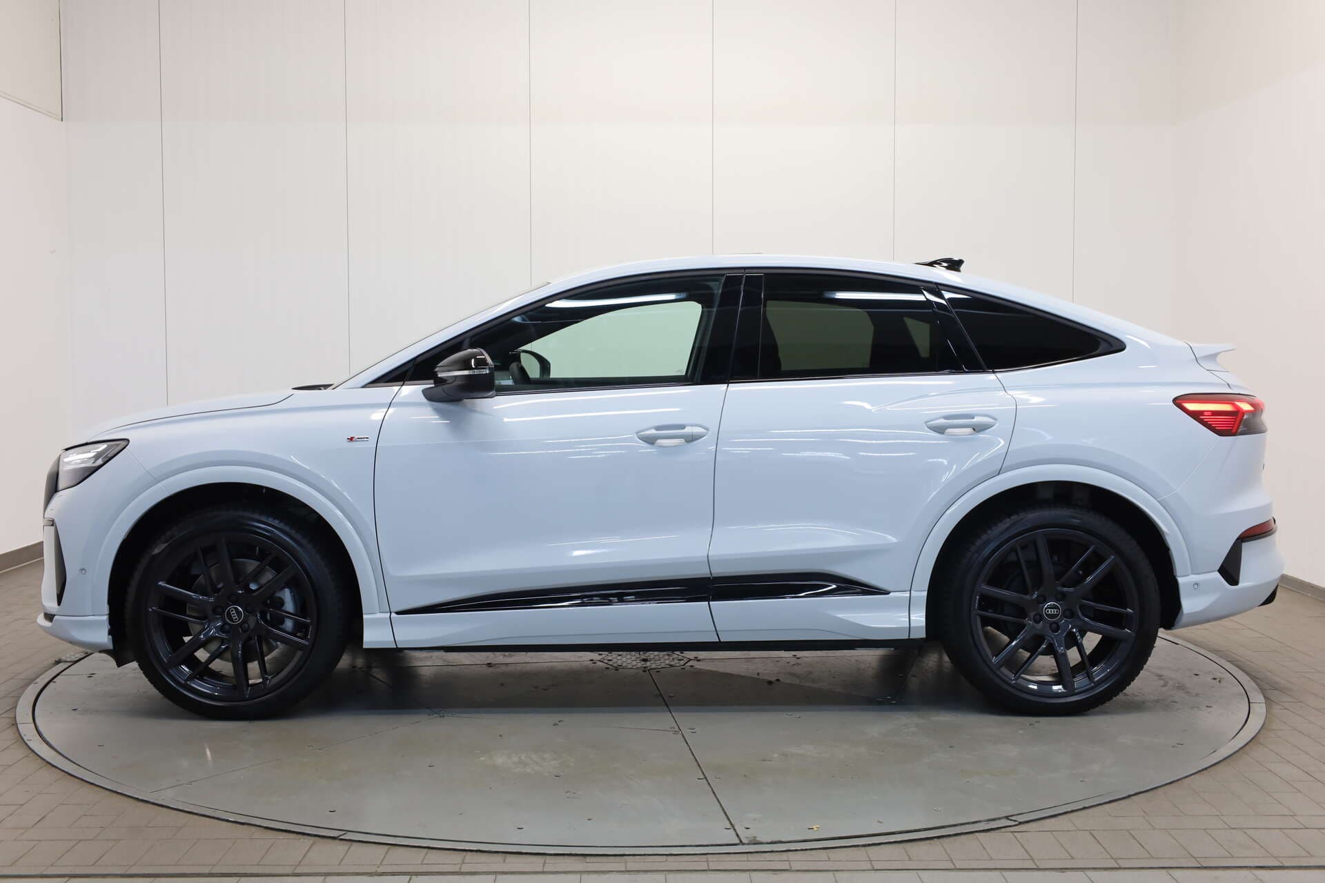 AUDI Q4 e-tron Sportback, photo 4 sur 17