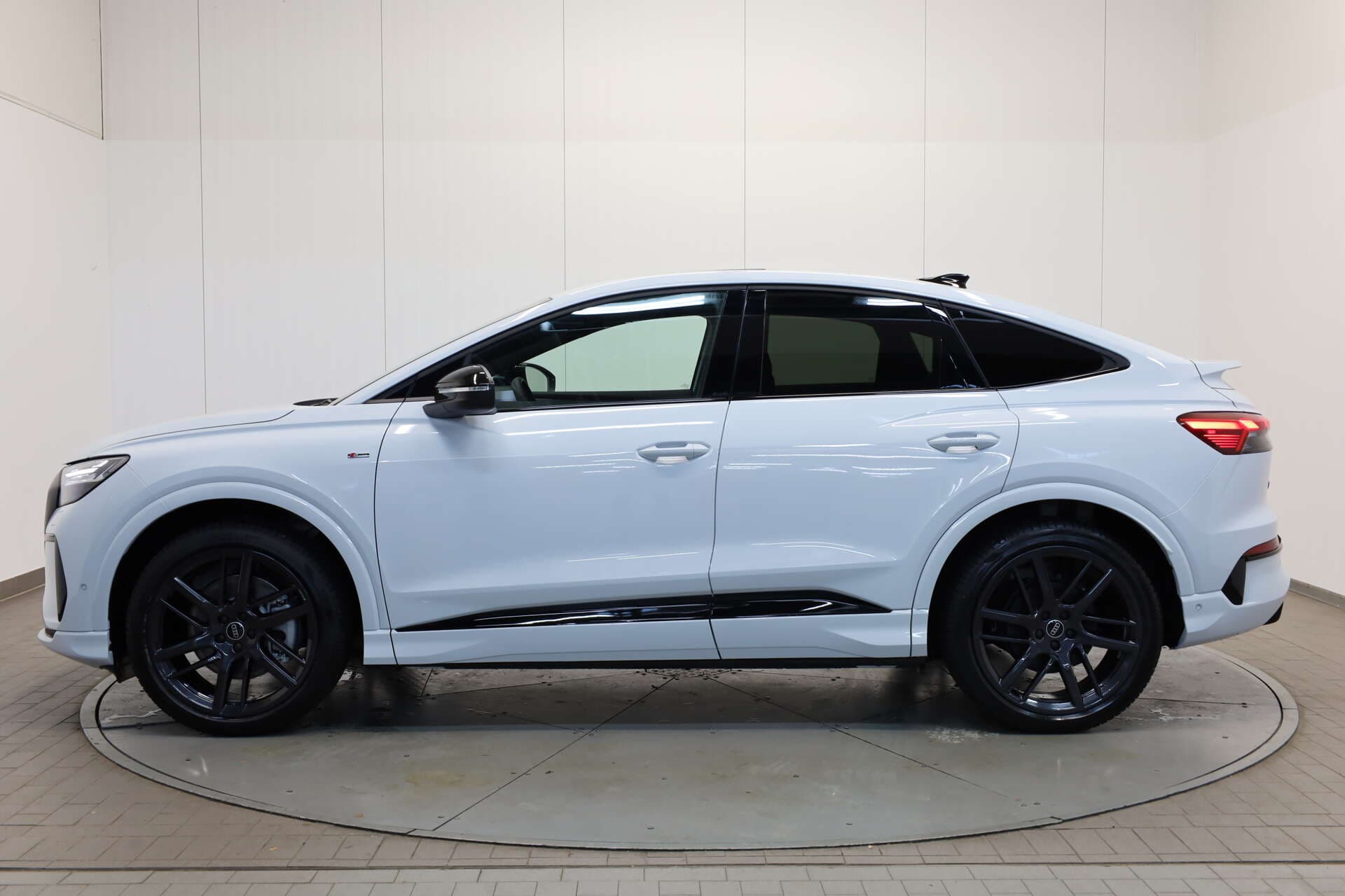 AUDI Q4 e-tron Sportback, photo 4 sur 17