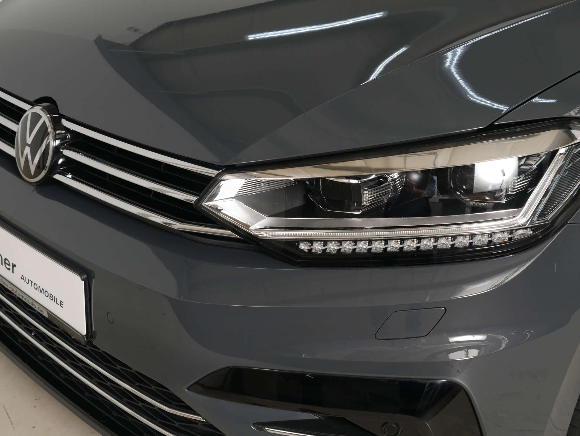 VOLKSWAGEN Touran, photo 2 sur 17