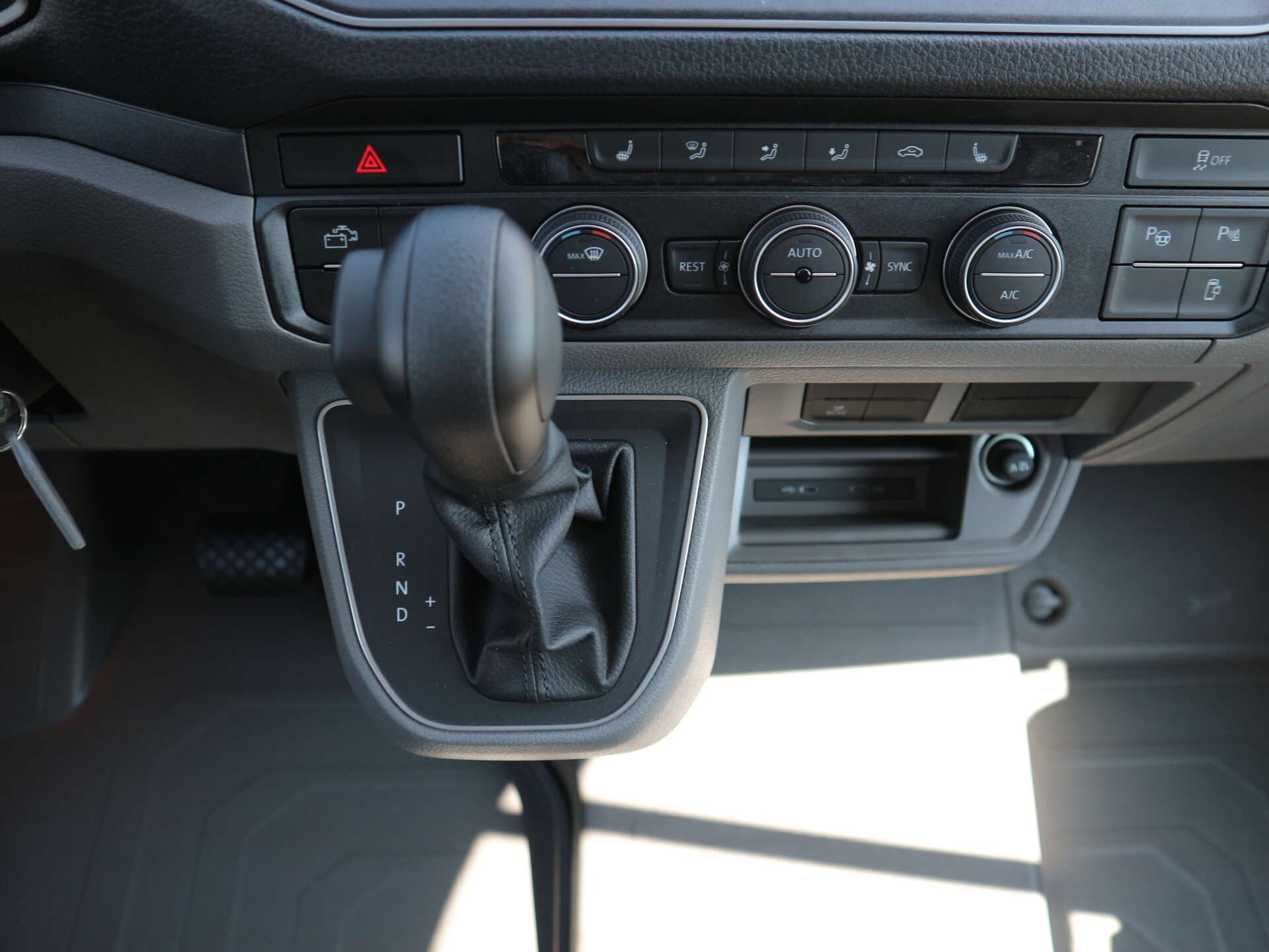 VOLKSWAGEN NUTZFAHRZEUGE Grand California, photo 14 sur 17