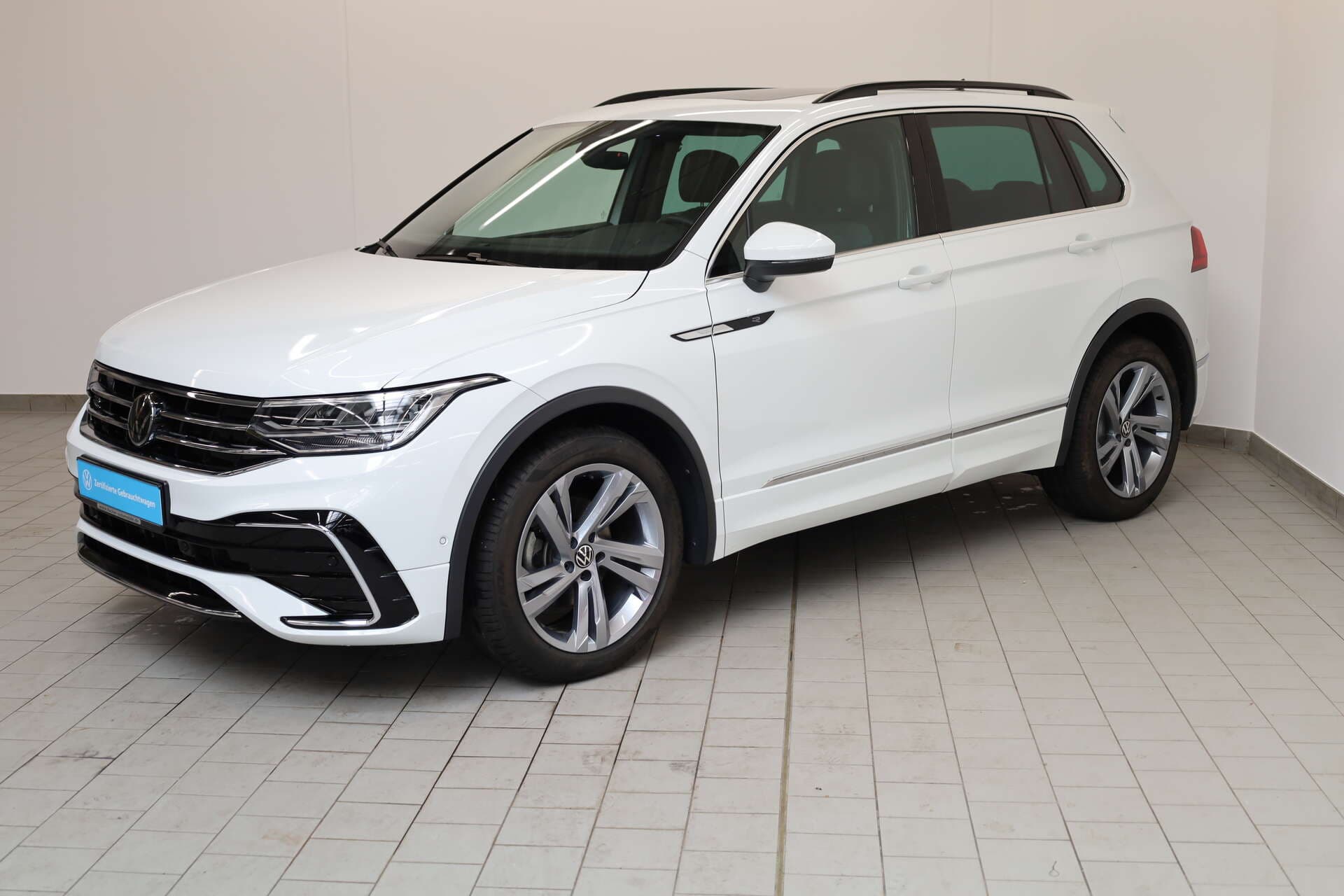 VOLKSWAGEN Tiguan, photo 1 sur 17