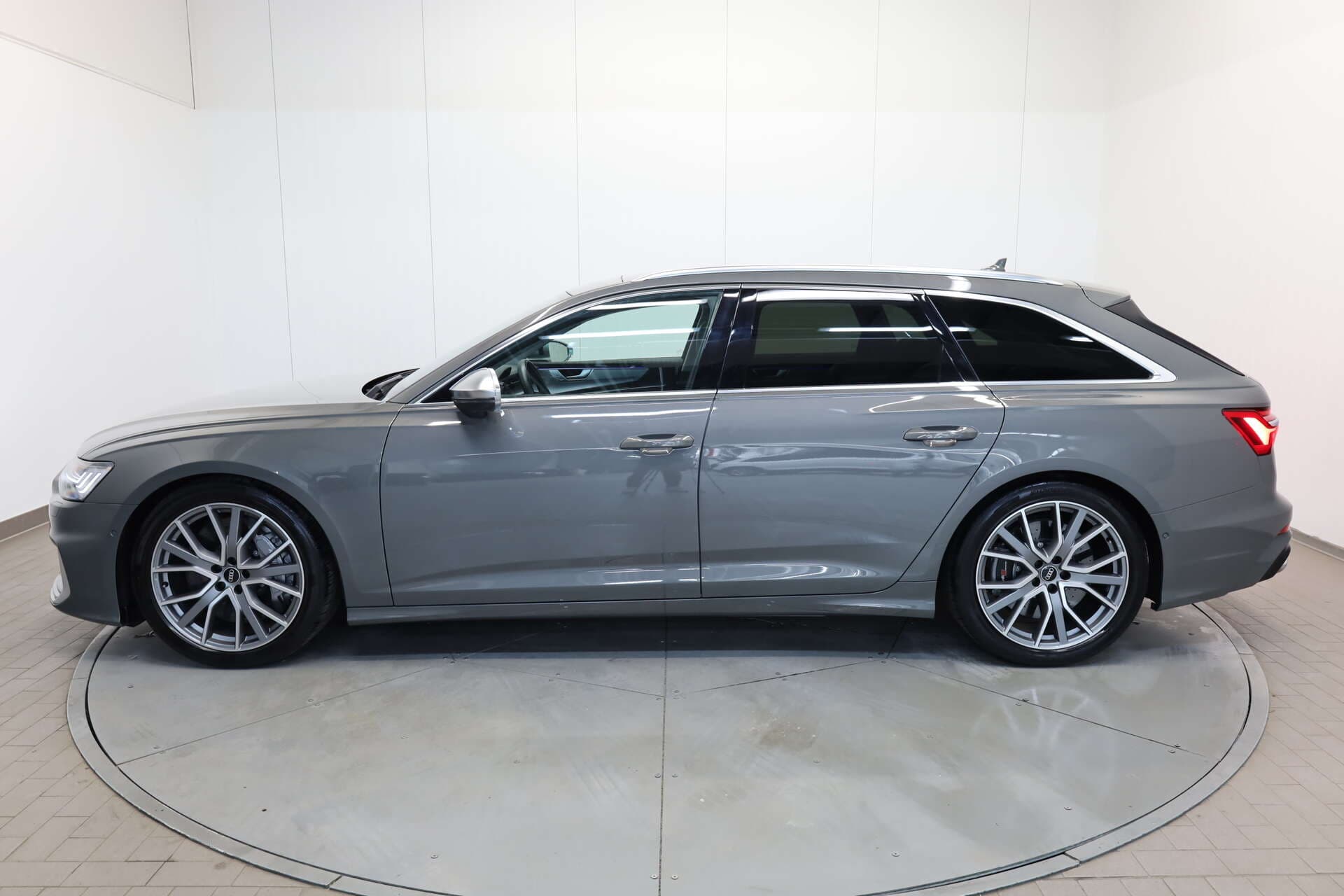 AUDI S6 Avant, photo 4 sur 17