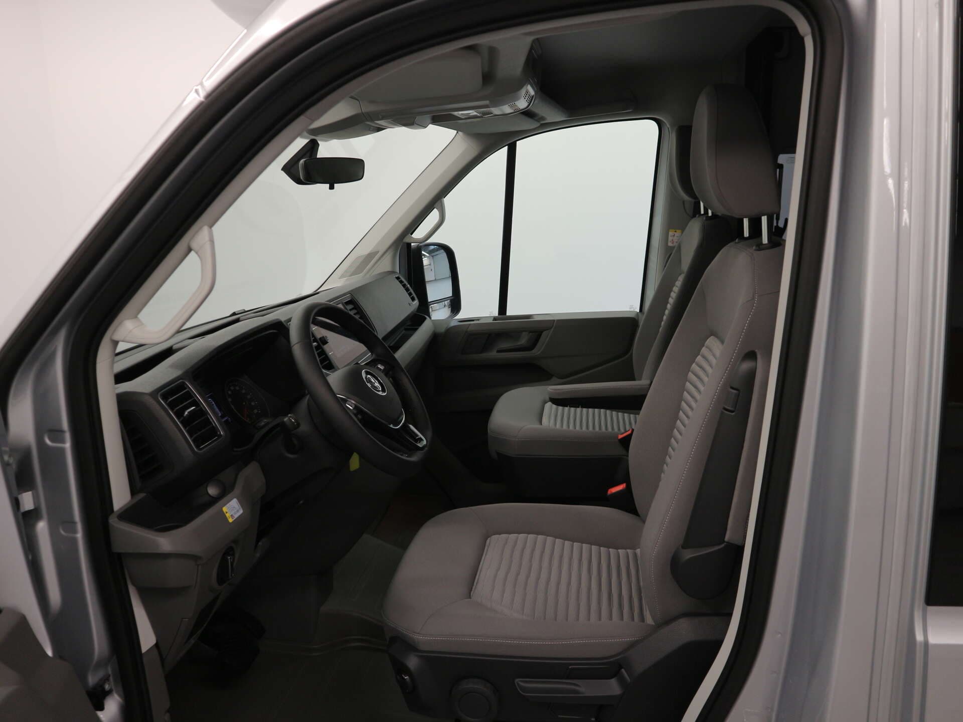 VOLKSWAGEN NUTZFAHRZEUGE Grand California, photo 5 sur 17