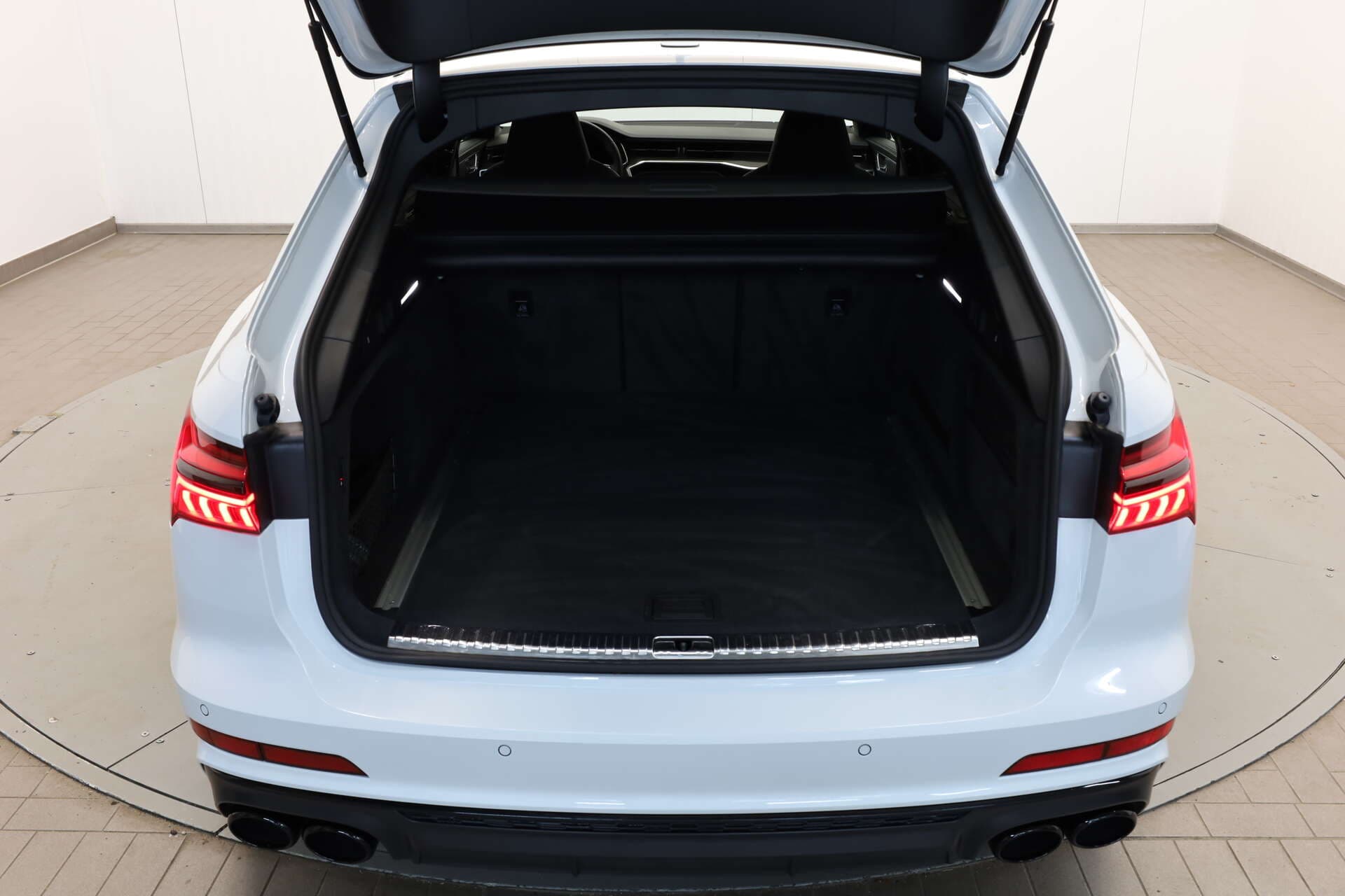 AUDI S6 Avant, photo 10 sur 17