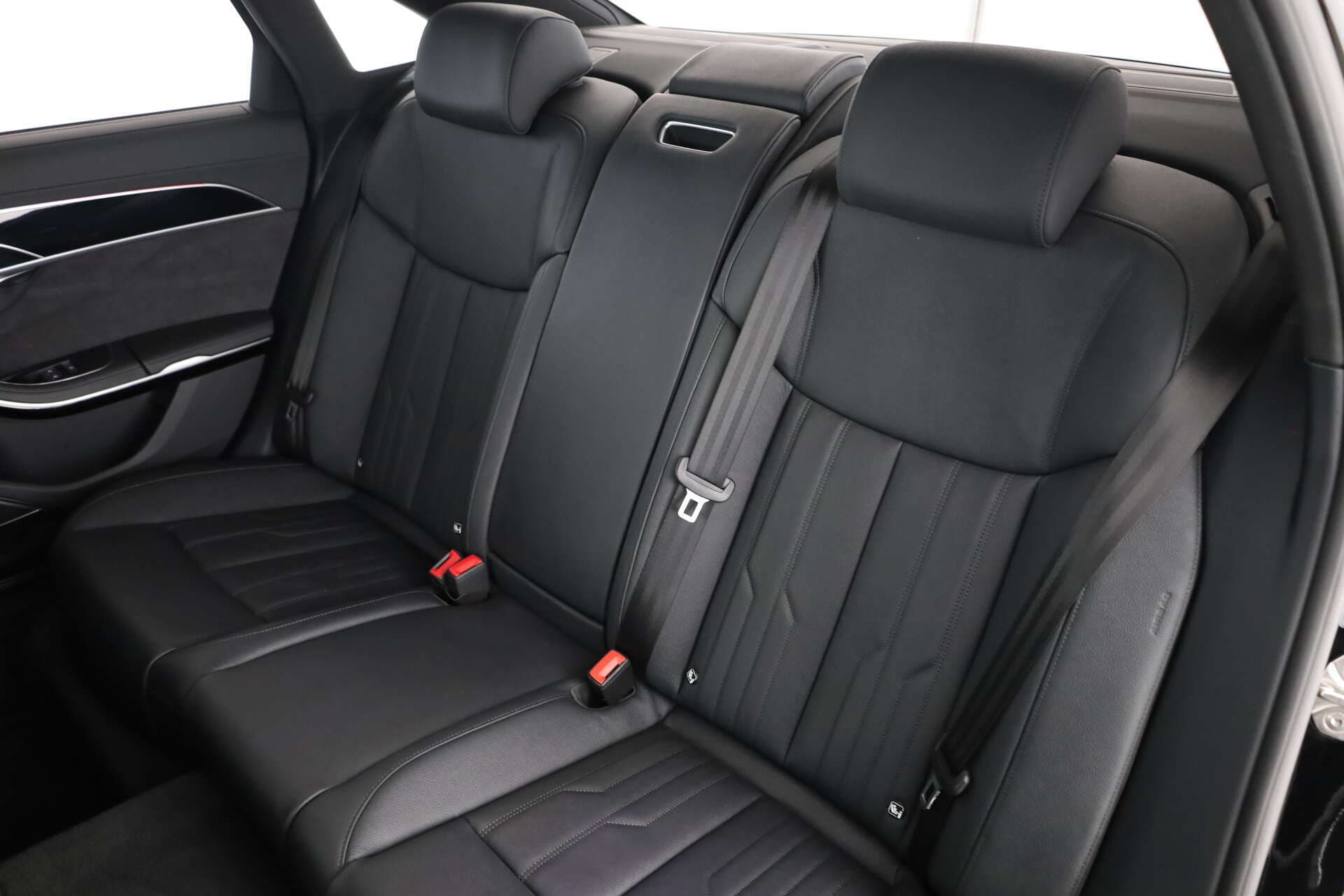 AUDI A8, photo 10 sur 17