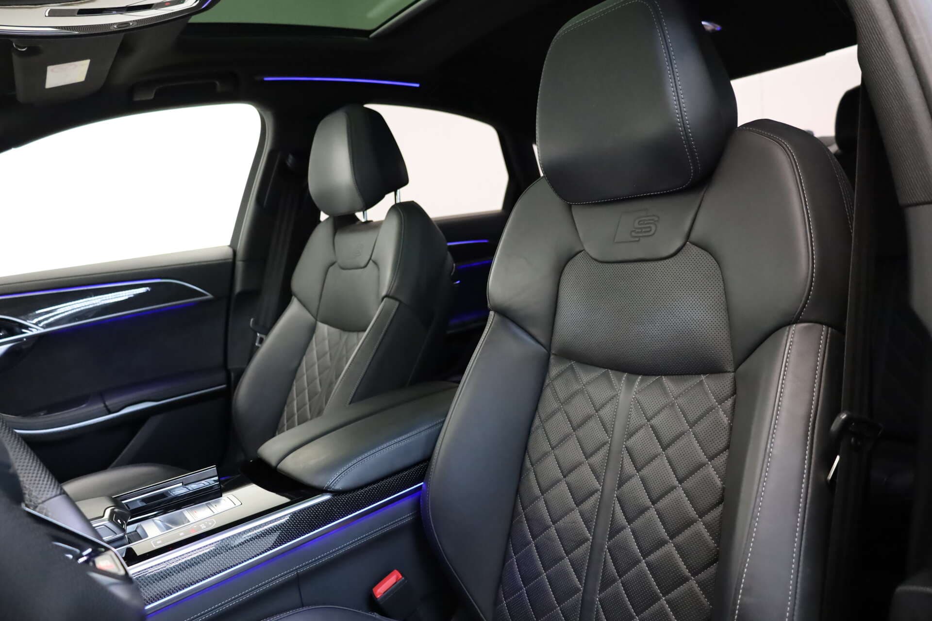 AUDI A8, photo 9 sur 17