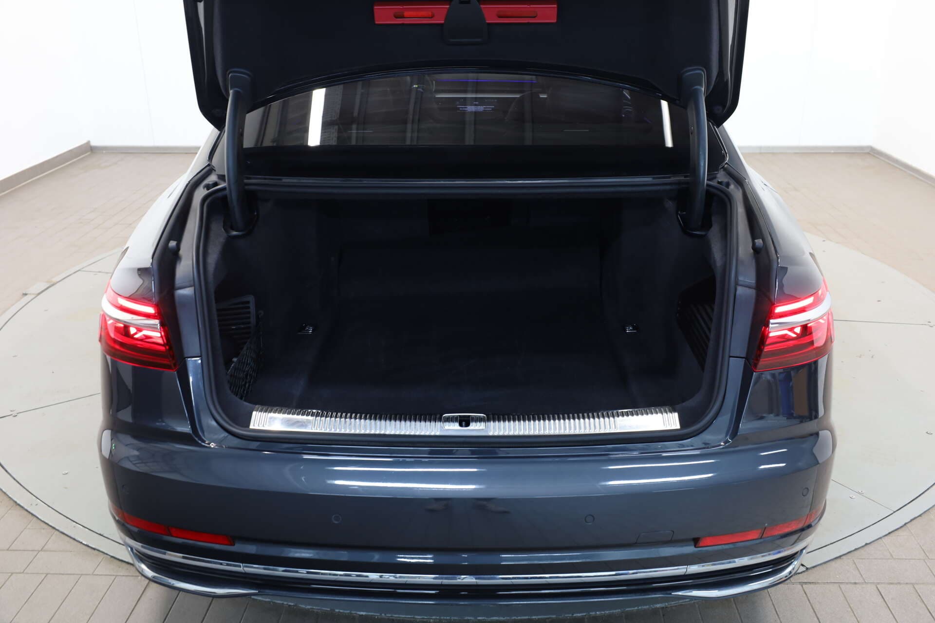 AUDI A8, photo 11 sur 17