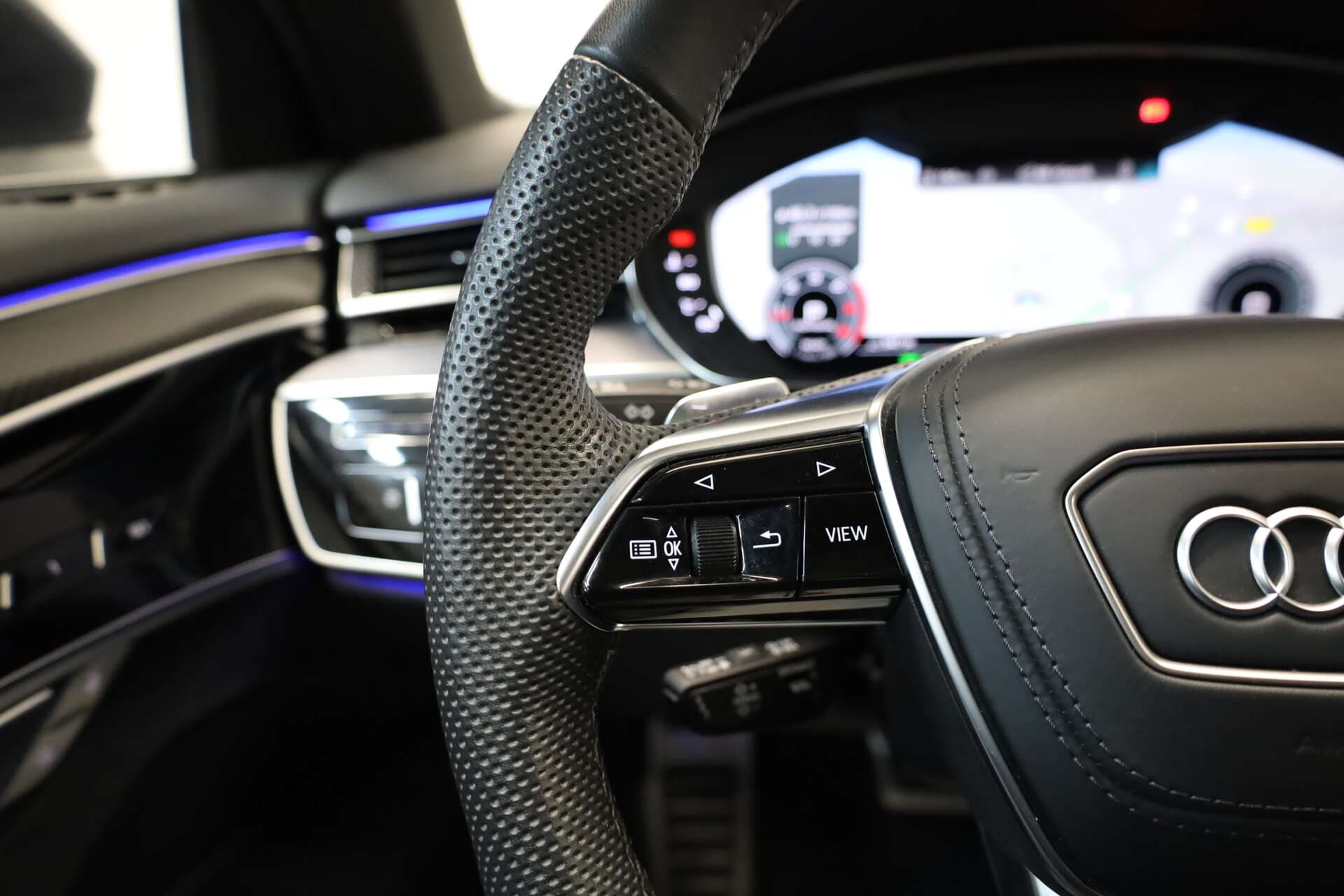 AUDI A8, photo 14 sur 17
