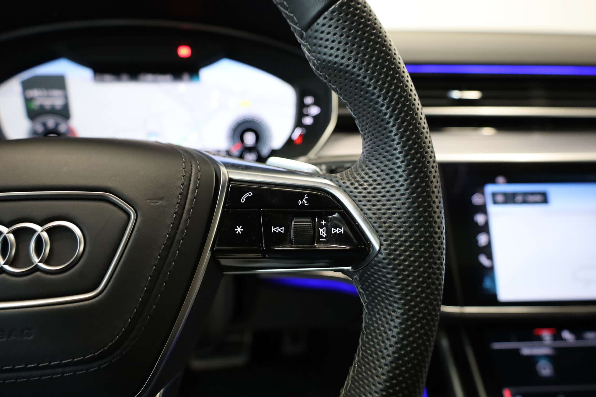 AUDI A8, photo 15 sur 17