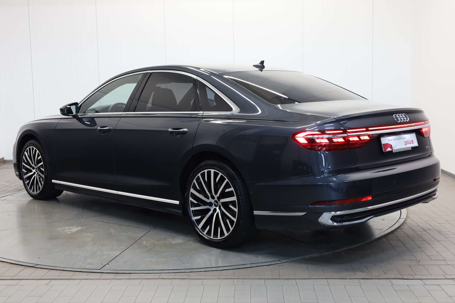 AUDI A8, photo 3 sur 17