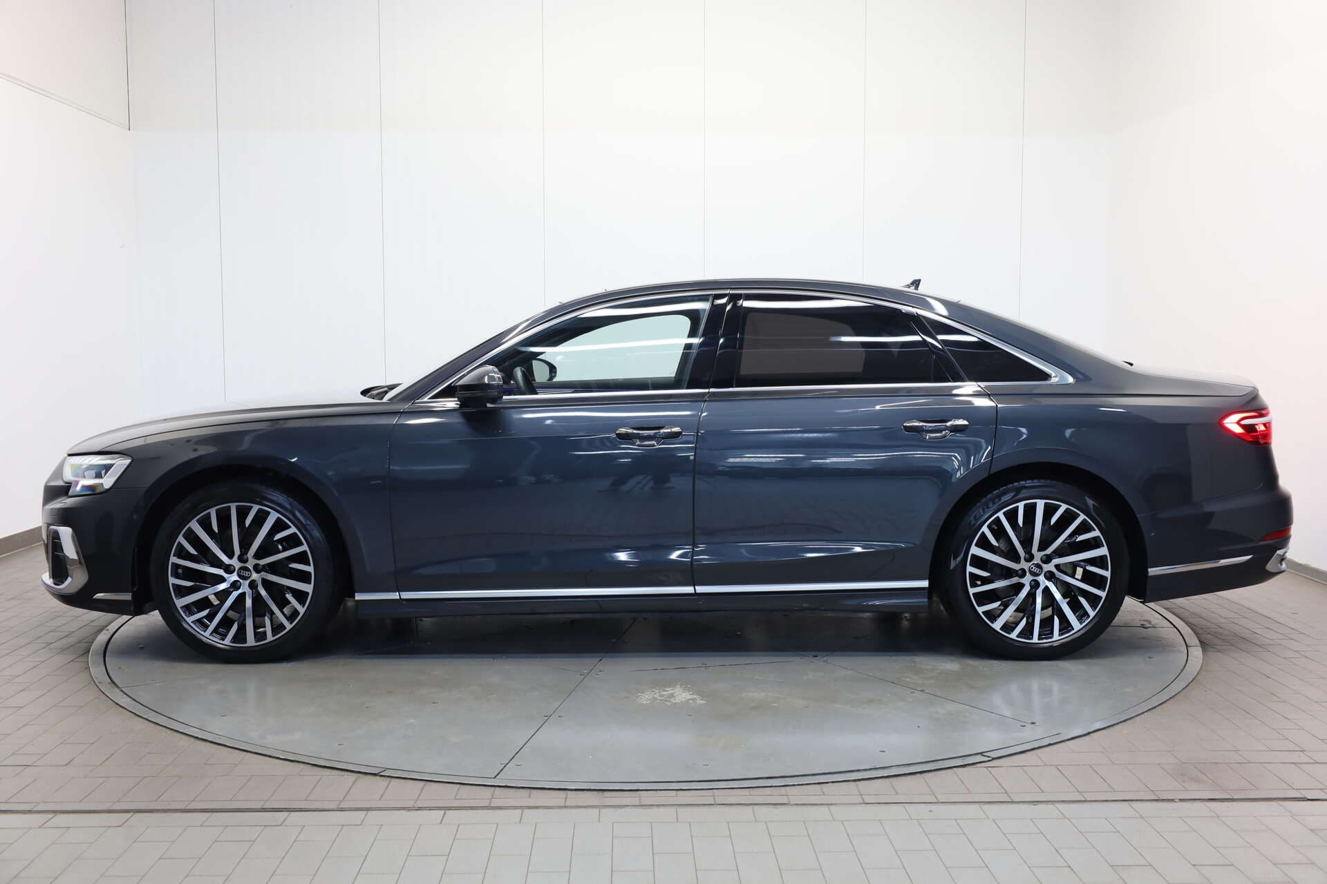 AUDI A8, photo 4 sur 17