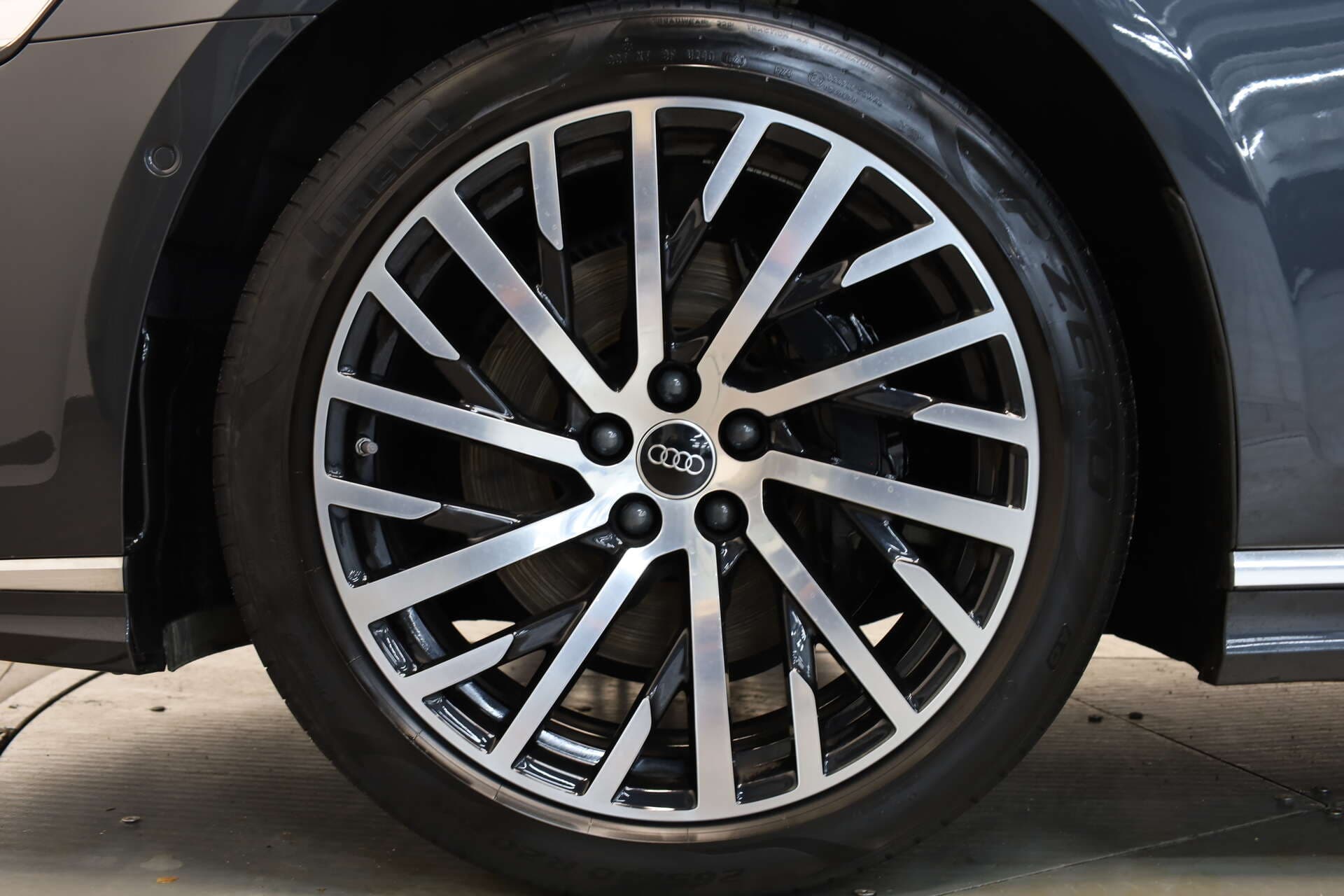 AUDI A8, photo 7 sur 17