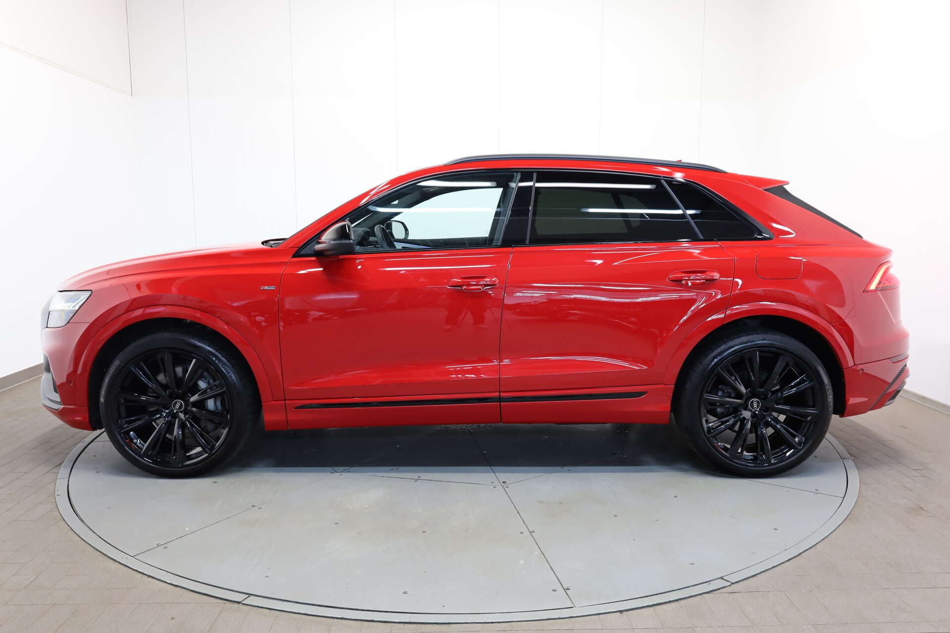 AUDI Q8, photo 4 sur 17