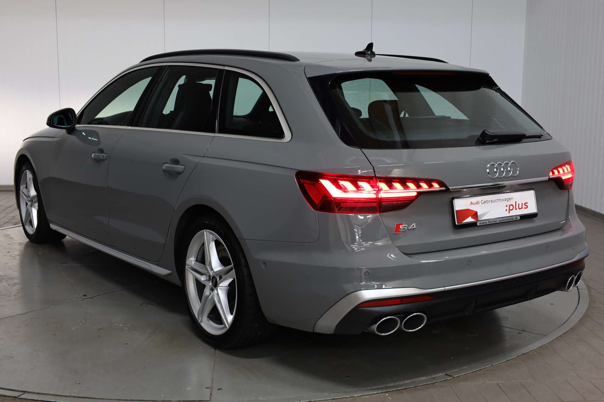 AUDI S4 Avant, photo 2 sur 17