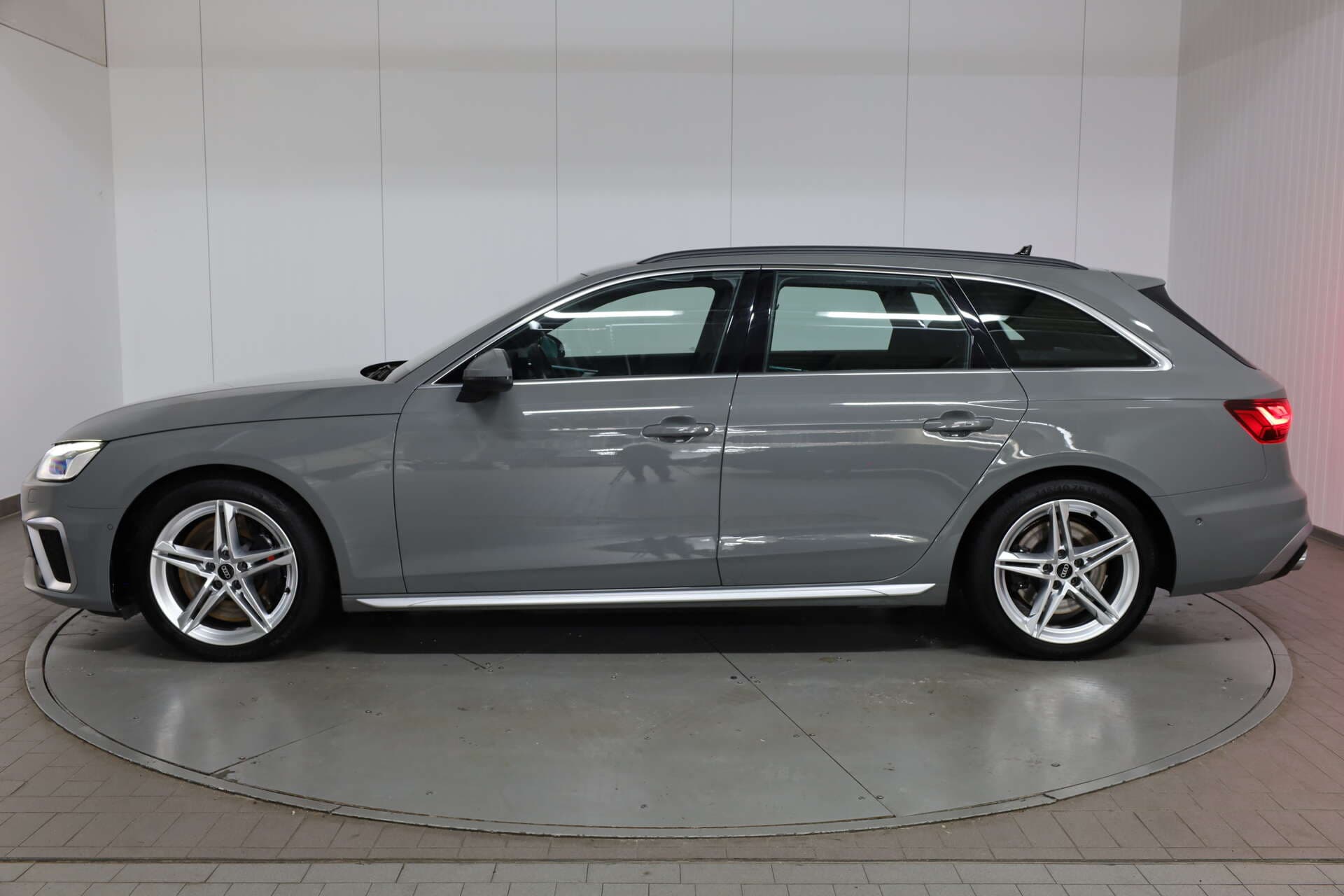 AUDI S4 Avant, photo 3 sur 17