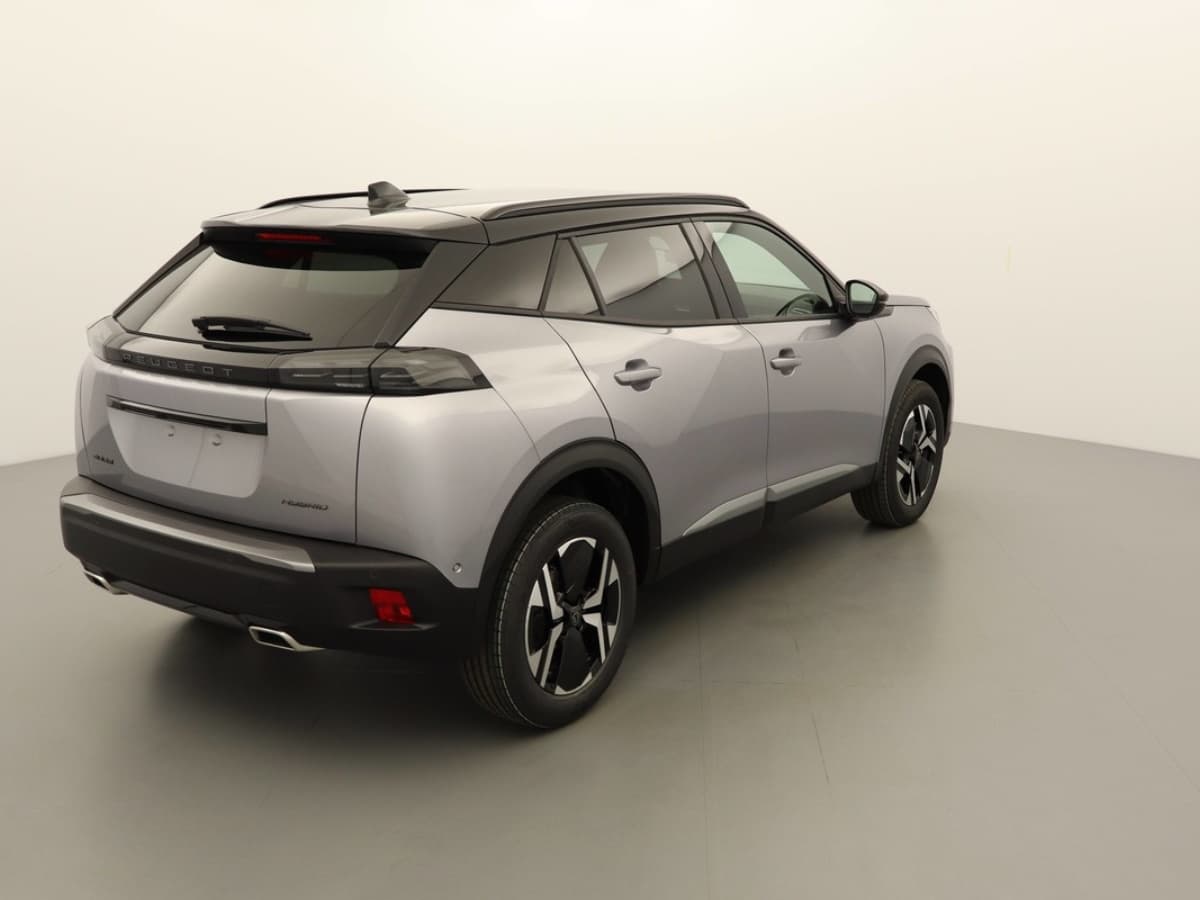 PEUGEOT 2008 HYBRID 145, photo 2 sur 6