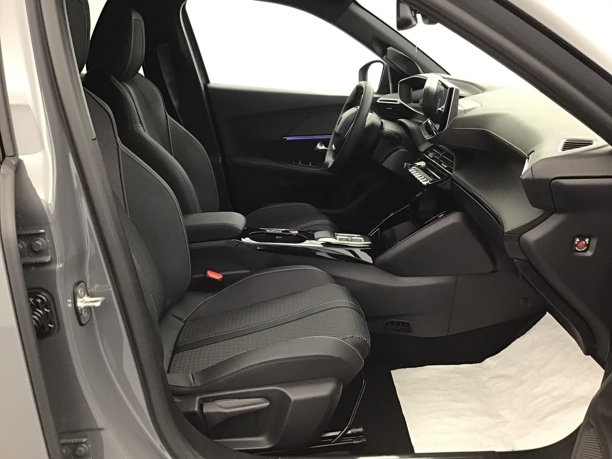 PEUGEOT 2008 HYBRID 145, photo 6 sur 6