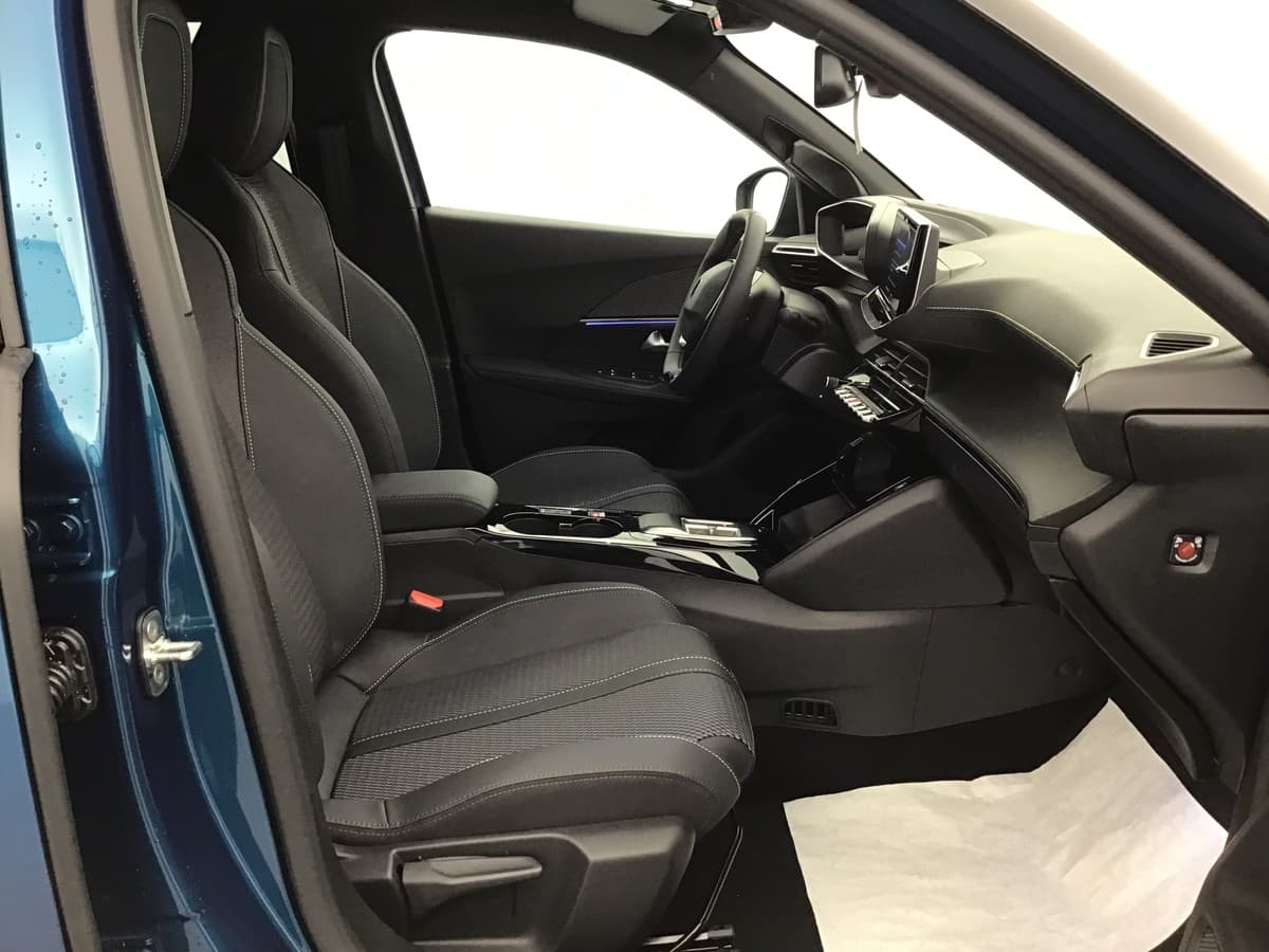 PEUGEOT 2008 HYBRID 145, photo 6 sur 6