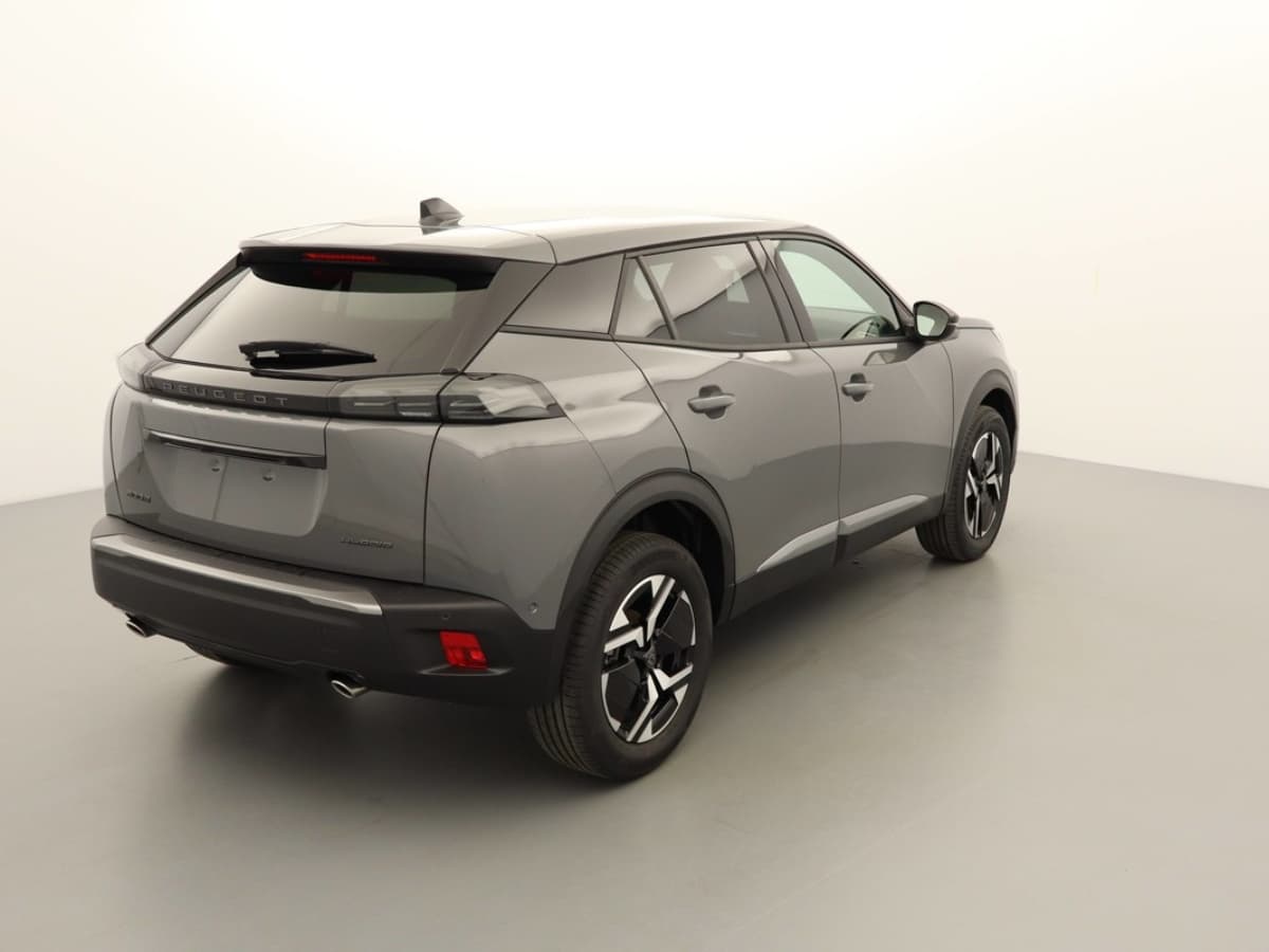 PEUGEOT 2008 HYBRID 145, photo 2 sur 6