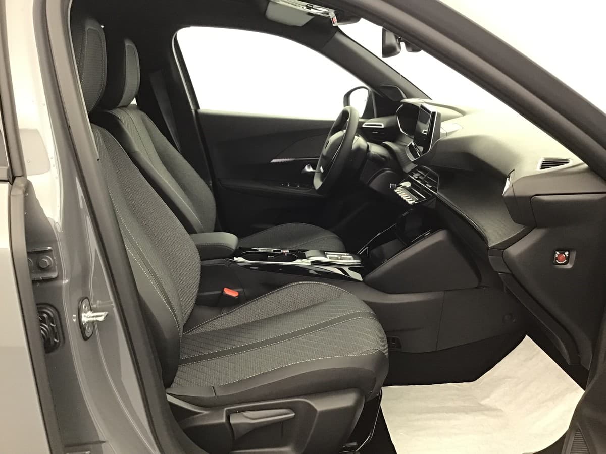 PEUGEOT 2008 HYBRID 145, photo 6 sur 6