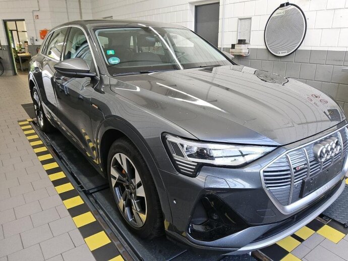 Audi e-tron S-Line